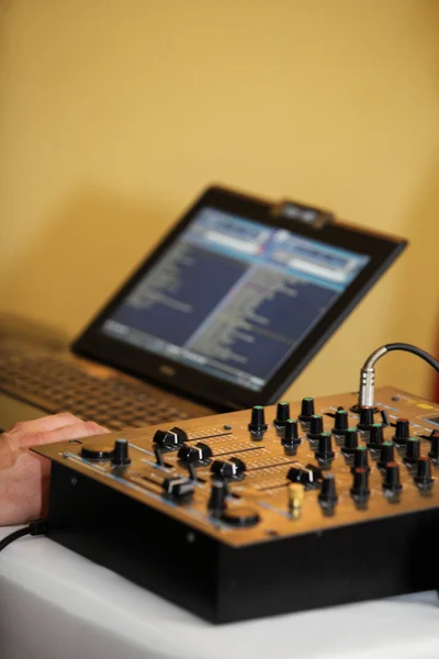 Painel de controle do misturador de som console de mistura de áudio — Fotografia de Stock