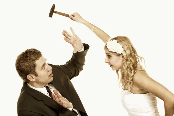 Свадебная пара в бою, конфликты плохие отношения — стоковое фото