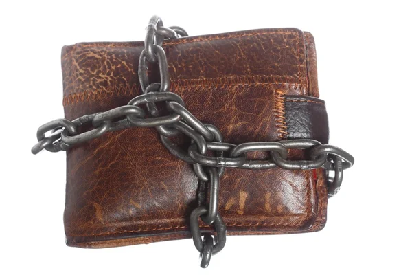 Empty wallet in chain - poor economy — Stock Photo, Image