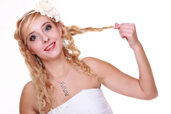 Hochzeitstag. schöne blonde Braut Porträt isoliert — Stockfoto