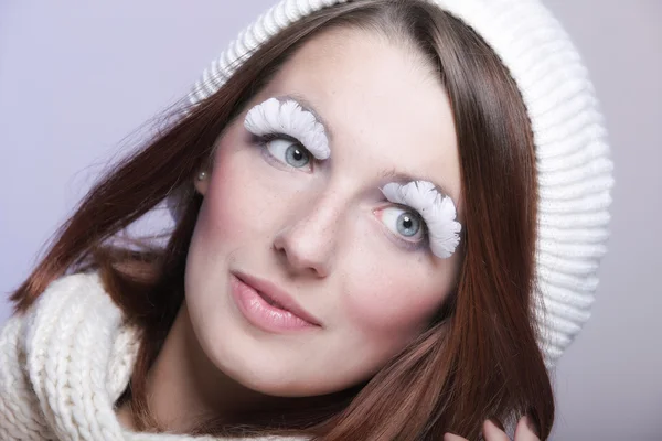 Winter mode vrouw warme kleding creatieve make-up — Stockfoto