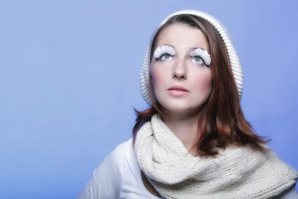 Winter mode vrouw warme kleding creatieve make-up — Stockfoto