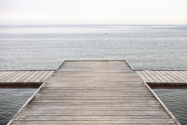 Old wooden pier at the sea — Stock Photo, Image