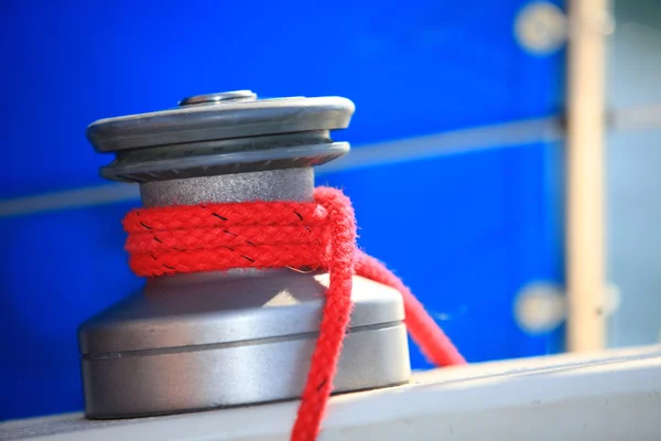 Winch with rope on sailing boat rigging — Stock Photo, Image