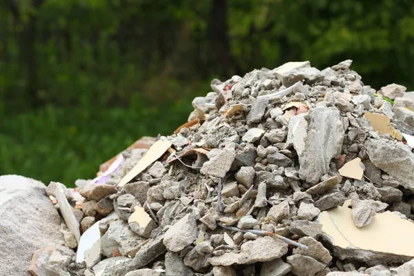 Full construction waste debris rubble bags — Stock Photo, Image