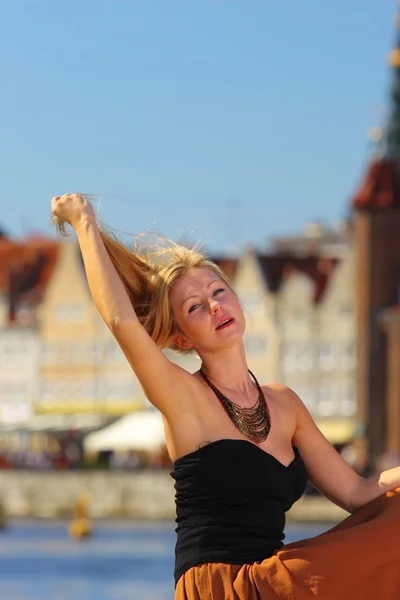 Stylish blonde woman in old town Gdansk — Stock Photo, Image