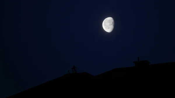 Нічне небо з місяцем — стокове фото