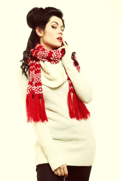 Mulher penteado retro roupas quentes moda inverno — Fotografia de Stock
