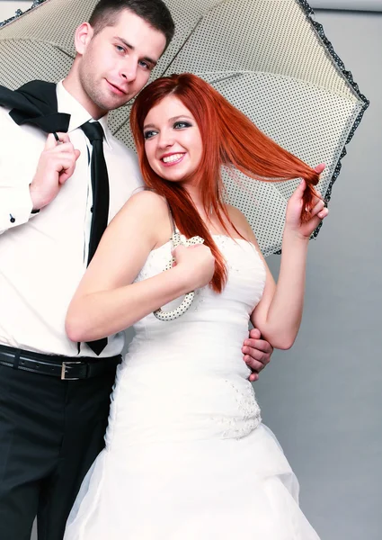 Happy married couple bride groom on gray background — Stock Photo, Image