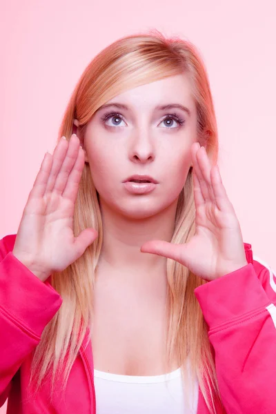 Woman speaking, young girl whispering over pink — Stock Photo, Image