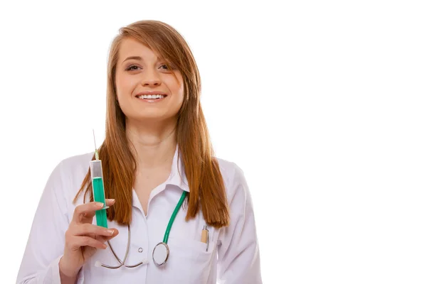 Läkare eller sjuksköterska innehar en spruta, hälso-och koncept — Stockfoto