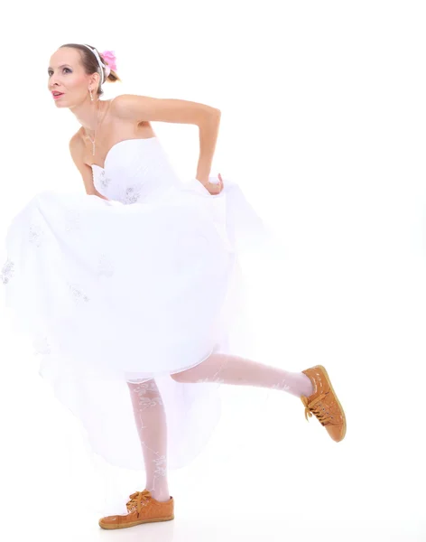 Día de la boda. novia corriendo aislado sobre fondo blanco —  Fotos de Stock