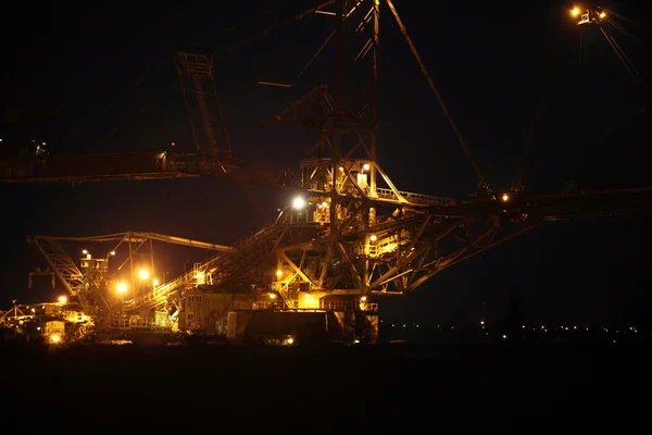 Giant excavator in a coal open pit evening — Stock Photo, Image