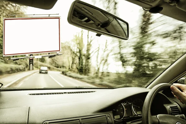 Billboard visto de dentro de um carro — Fotografia de Stock