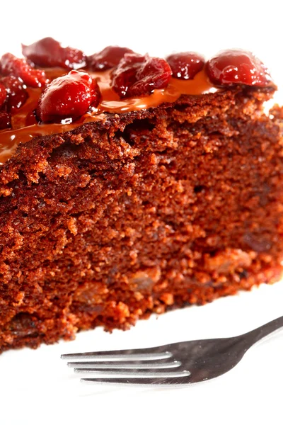 Pedazo de pastel de chocolate con hielo y cereza —  Fotos de Stock