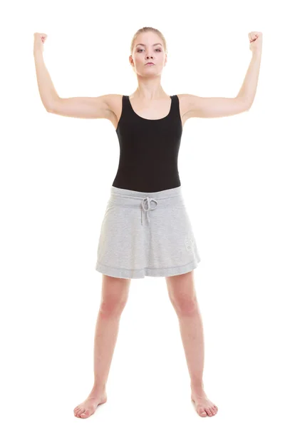 Fitness-Frau zeigt energiegelenkten Bizeps — Stockfoto