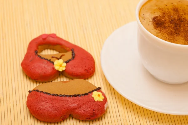 Cup coffee bikini underwear gingerbread cake cookie on bamboo mat — Stock Photo, Image