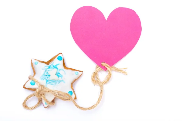 Weihnachten Lebkuchenstern mit Zuckerguss und Dekoration und Herz — Stockfoto