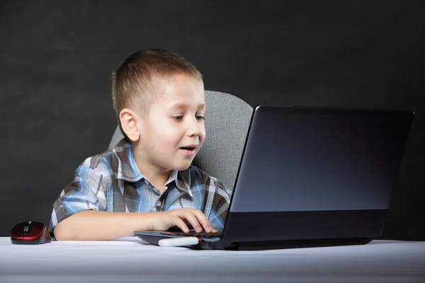 Computer addiction child with laptop notebook — Stock Photo, Image