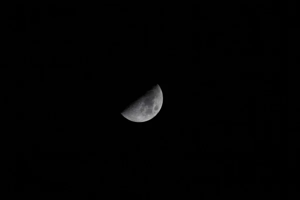 Half moon in clear cloudless black sky. Night skyscape. Astronomy. — Stock Photo, Image