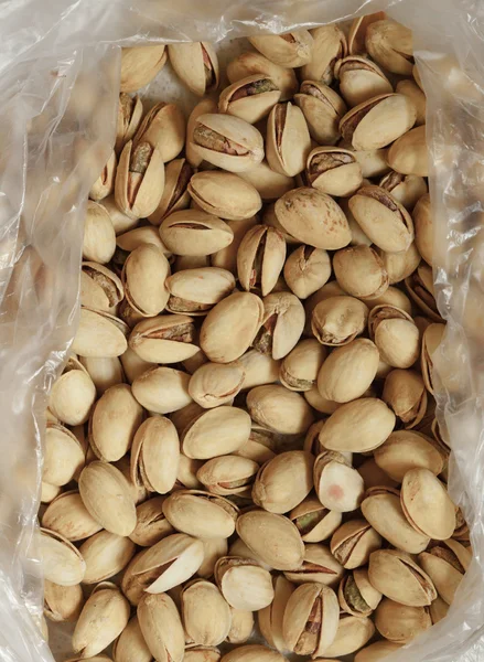 Closeup of pistachios in nut shells as food background — Stock Photo, Image