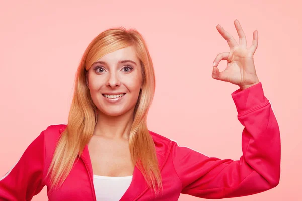 Sporty fit woman showing ok sign hand gesture — Stock Photo, Image