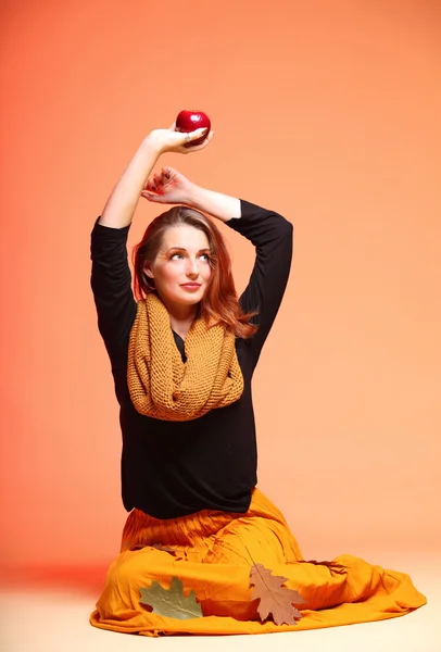 Autumn fashion girl with apple orange eye-lashes — Stock Photo, Image