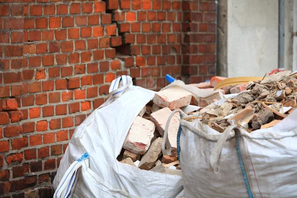 Volledig bouwafval vuilniszakken — Stockfoto