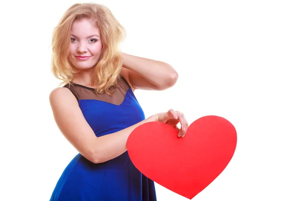 Corazón rojo. símbolo de amor. mujer celebrar el día de San Valentín símbolo . — Foto de Stock