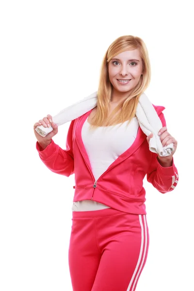 Sport donna fitness sorridente ragazza con asciugamano isolato su bianco — Foto Stock