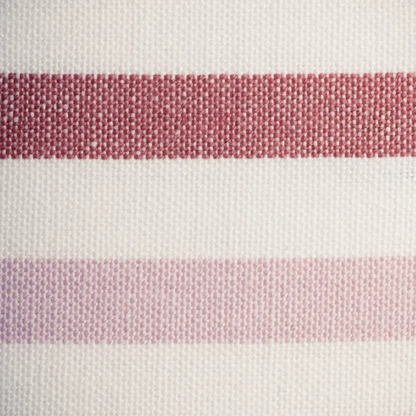 Крупный план розового фиолетового белого полосатого текстиля в качестве фона или текстуры — стоковое фото