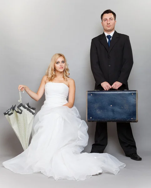 Retro married couple bride and groom studio shot — Stock Photo, Image