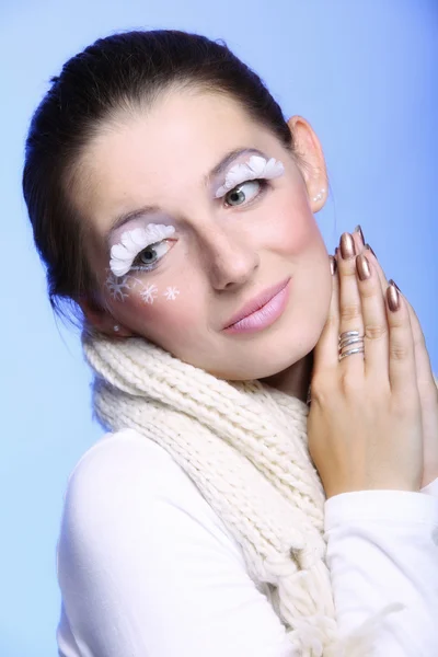 Winter mode vrouw warme kleding creatieve make-up — Stockfoto