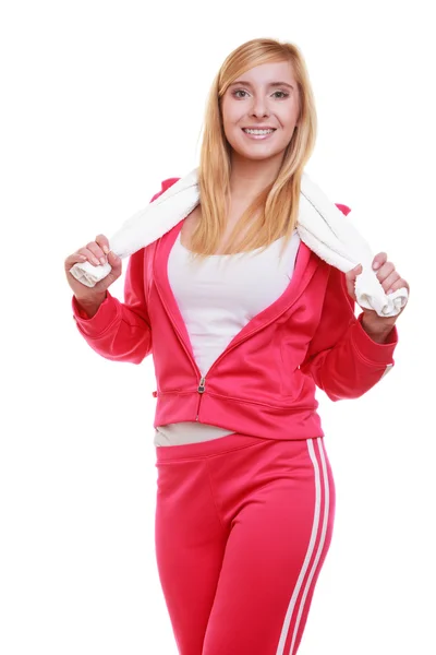 Sport donna fitness sorridente ragazza con asciugamano isolato su bianco — Foto Stock