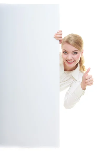 Feliz mujer bussines con la muestra de pancarta de presentación en blanco . — Foto de Stock