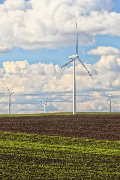 Výroba energie z větrných turbín — Stock fotografie