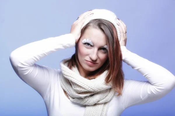 Winter mode vrouw warme kleding creatieve make-up — Stockfoto