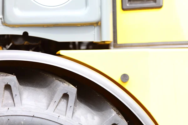 Detail big wheel of the heavy building dozer — Stock Photo, Image