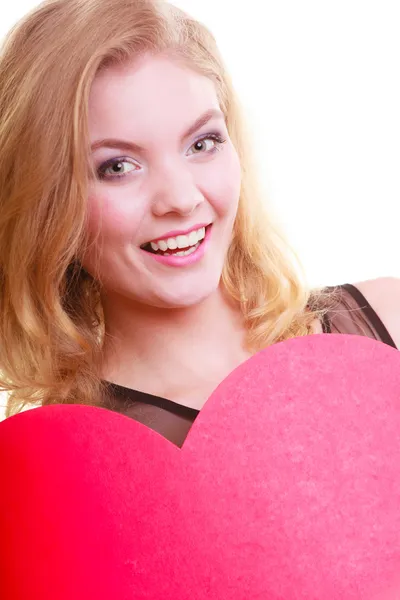 Coração vermelho. símbolo de amor. mulher segurar Valentim símbolo do dia . — Fotografia de Stock