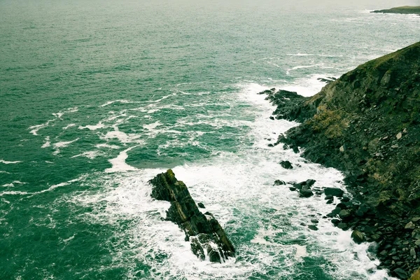 Irish coast. Breaking wave in the sea, Ireland Europe — Stock Photo, Image