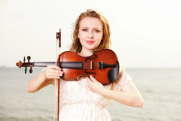 The blonde girl with a violin outdoor — Stock Photo, Image