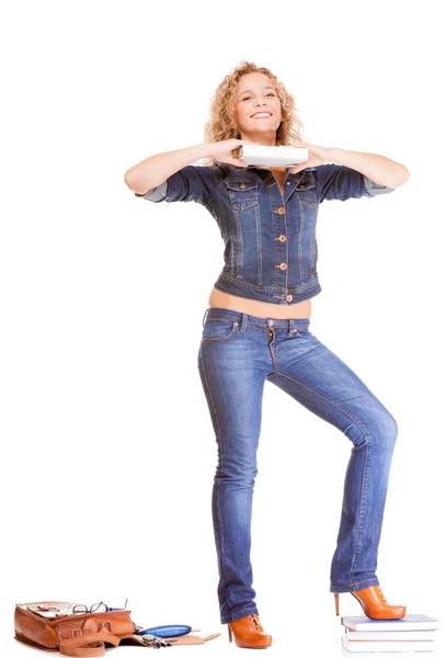 Denim mode. volledige lengte student meisje in blue jeans zak boeken — Stockfoto