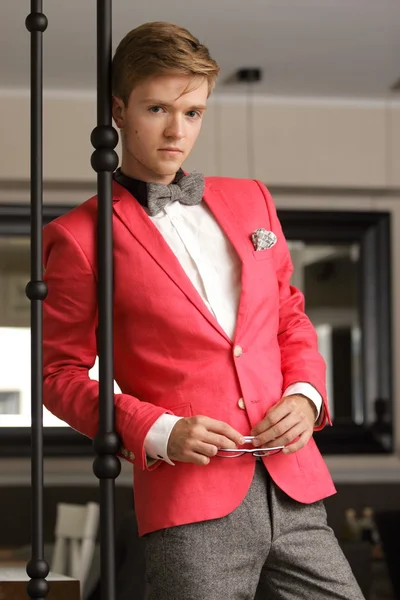 Young handsome stylish man posing indoor — Stock Photo, Image