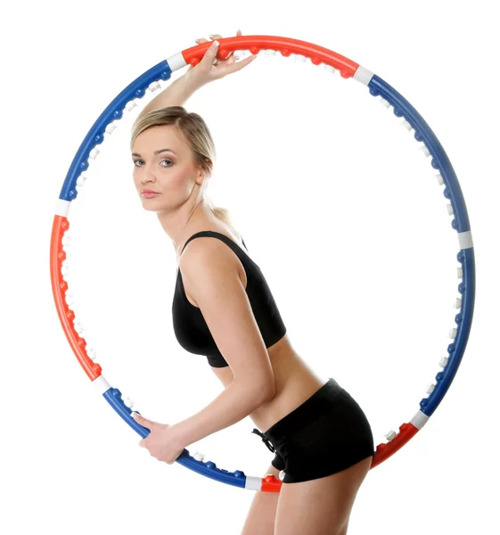 Giovane donna fitness con hula hoop isolato — Foto Stock