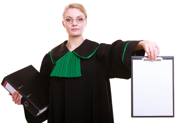 Женщина адвокат в классическом польском платье держит планшет пустой знак — стоковое фото