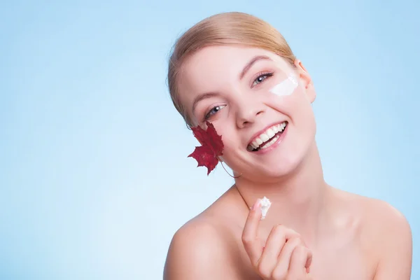 Skin care. Face of young woman girl with red maple leaf. — Stock Photo, Image