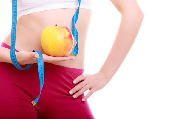 Dieta. Cintura de la mujer en forma de fitness chica con cinta métrica y manzana — Foto de Stock