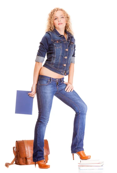 Moda jeans. Menina estudante de comprimento total em livros de bolsa de jeans azul — Fotografia de Stock