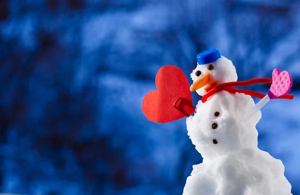 Little happy christmas snowman heart love symbol outdoor. Winter season. — Stock Photo, Image