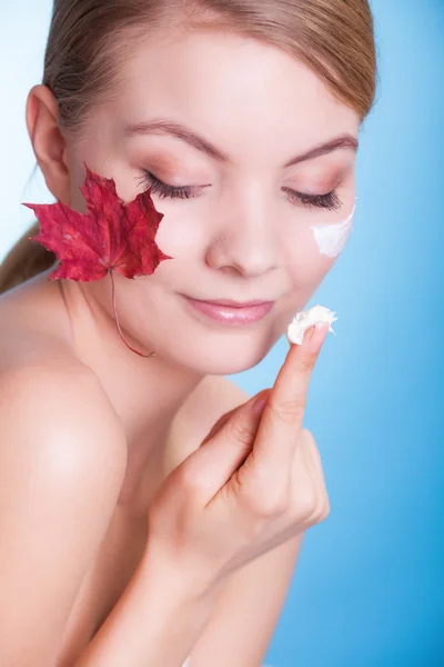 Skin care. Face of young woman girl with red maple leaf. — Stock Photo, Image